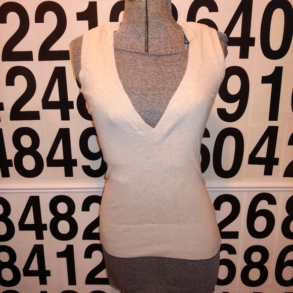 Urban Behavior Low Cut Sweater Vest Top - Picture 1 of 7